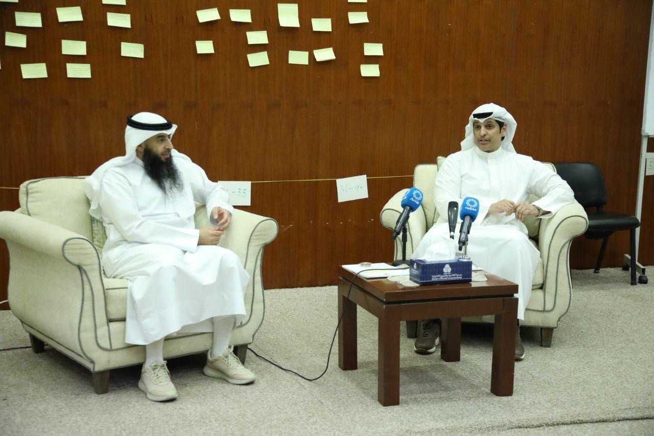  في خطوة شكلت محطة تاريخية ونقطة تحول بارزة رسخت معها مكانتها بوصفها لاعبا فاعلا واساسيا في المحيطين العربي والدولي تحتفي دولة الكويت اليوم الأحد بالذكرى ال 64 لانضمامها إلى جامعة الدول العربية.