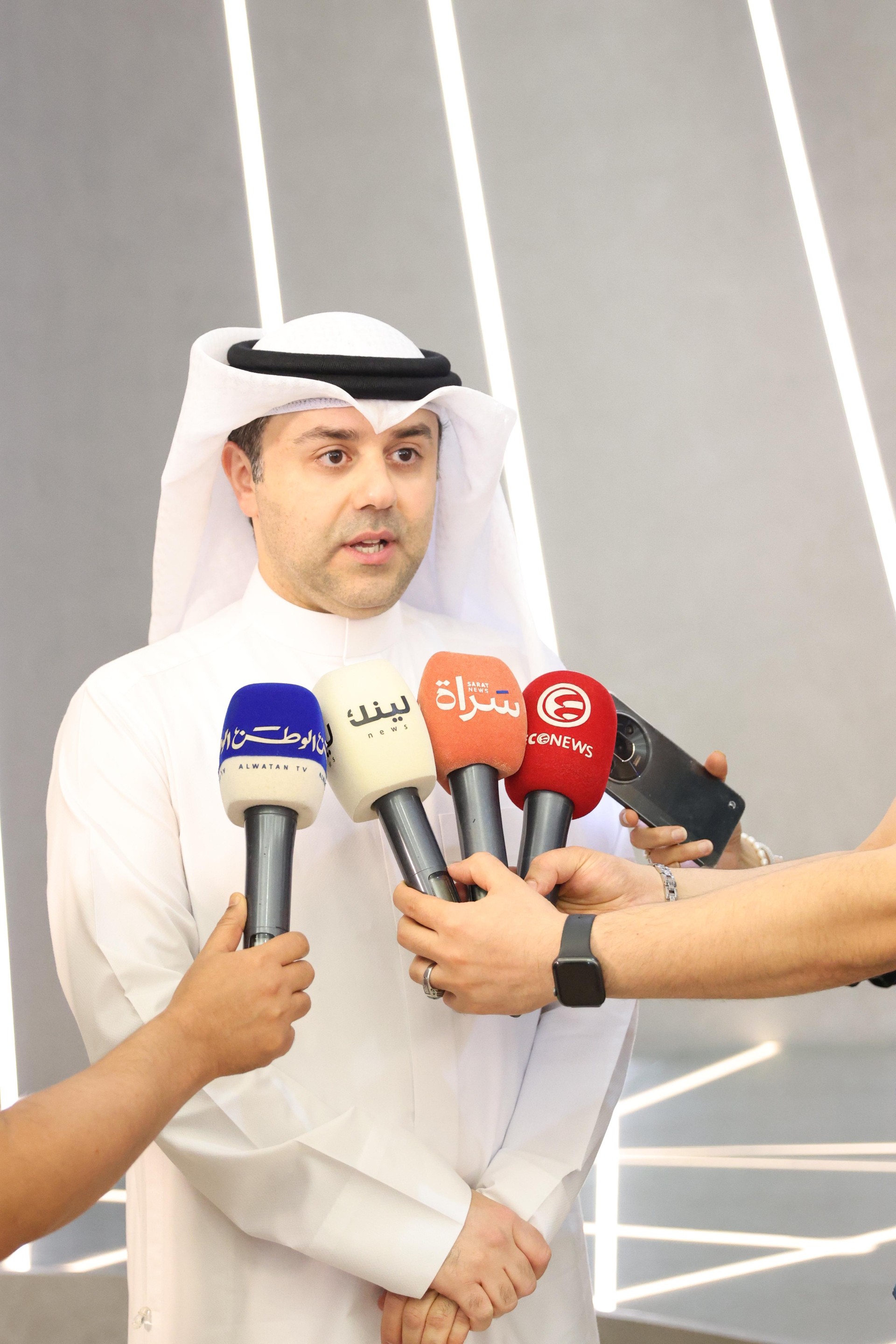 الصحة: تقديم أفضل الخدمات الطبية المتخصصة ضمن استراتيجية الانفتاح على الخبرات العالمية وتدريب الكوادر الوطنية 