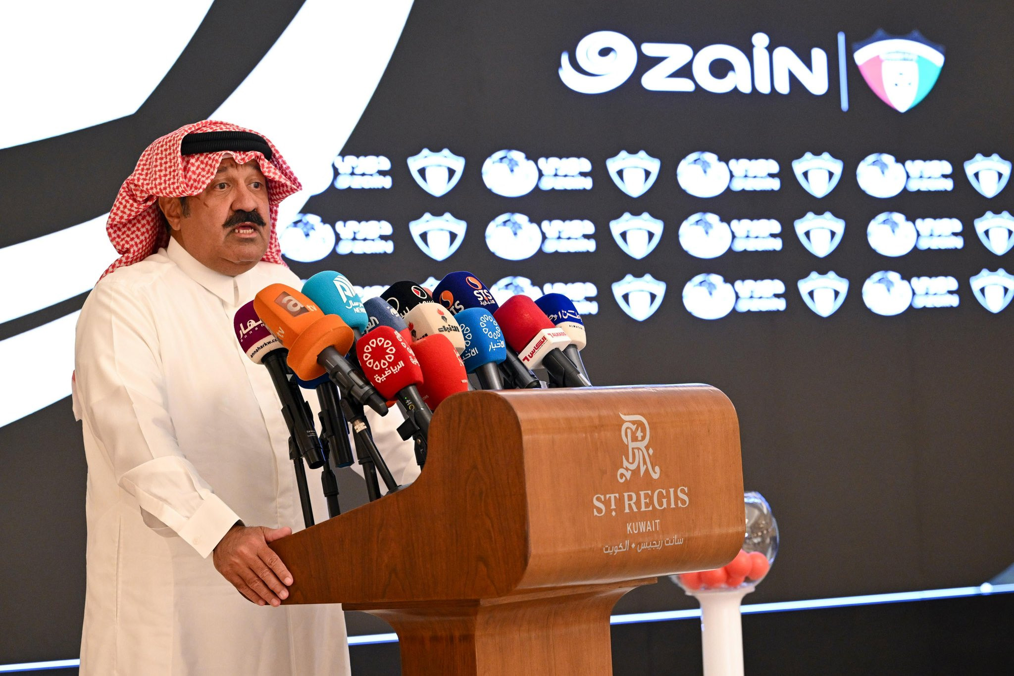 رئيس الاتحاد الكويتي لكرة القدم يعلن اختيار البرتغالي هيليو سوزا مدربا للمنتخب الأول