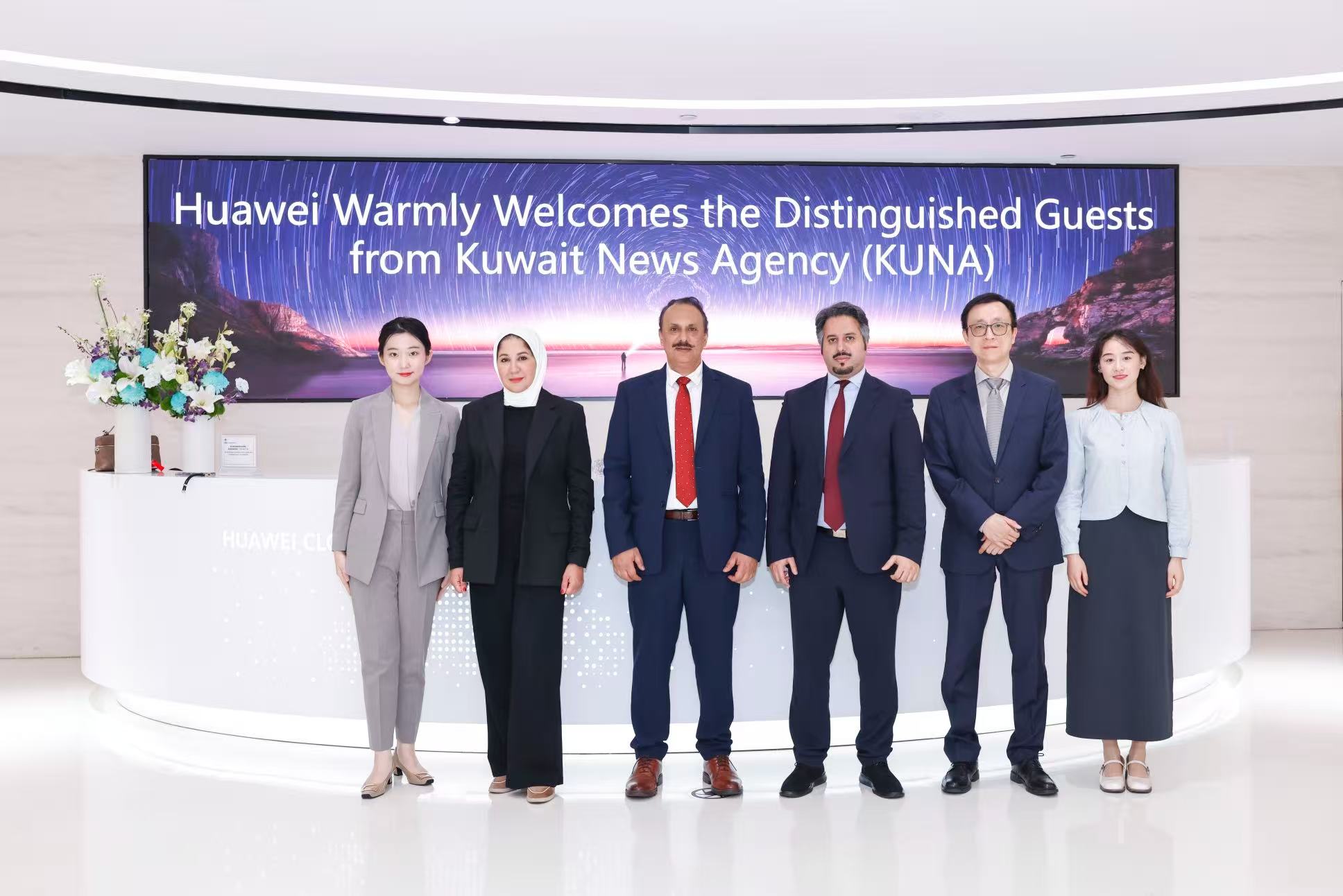 المدير العام لـكونا بالتكليف يزور مقر شركة هواوي ويبحث سبل توظيف التقنيات الرقمية في الارتقاء بصناعة المحتوى الإعلامي